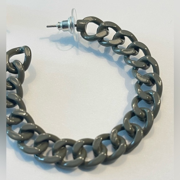 Marlyn Schiff | Link & Chain Hoop Earrings | Dark Grey & Silver - Picture 2 of 2